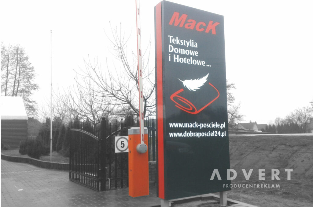 pylon reklamowy Mack - producent reklam advert